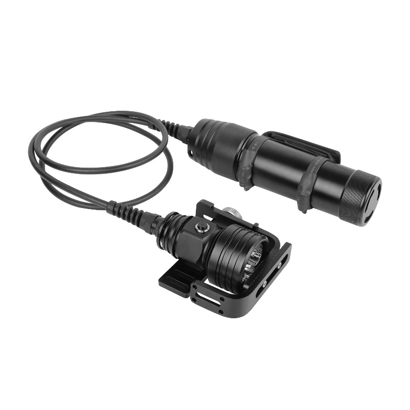 4500LM ダイビングLEDライト 200m水中 IP68 - Underwater Flashlight のレビューと価格