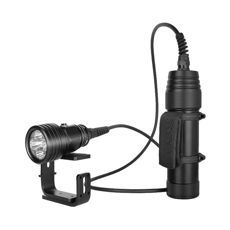 4500LM ダイビングLEDライト 200m水中 IP68 - Underwater Flashlight のレビューと価格