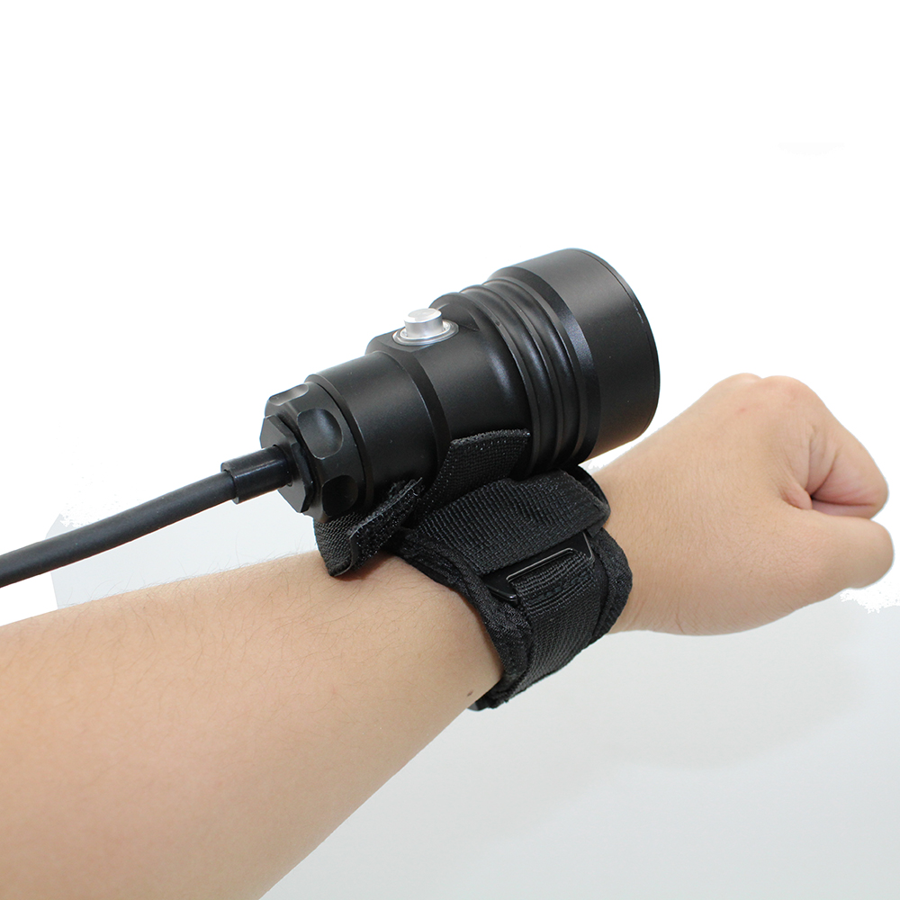 Xhp70水中ledダイビング懐中電灯,防水,スプリットリス - Underwater Flashlight のレビューと価格