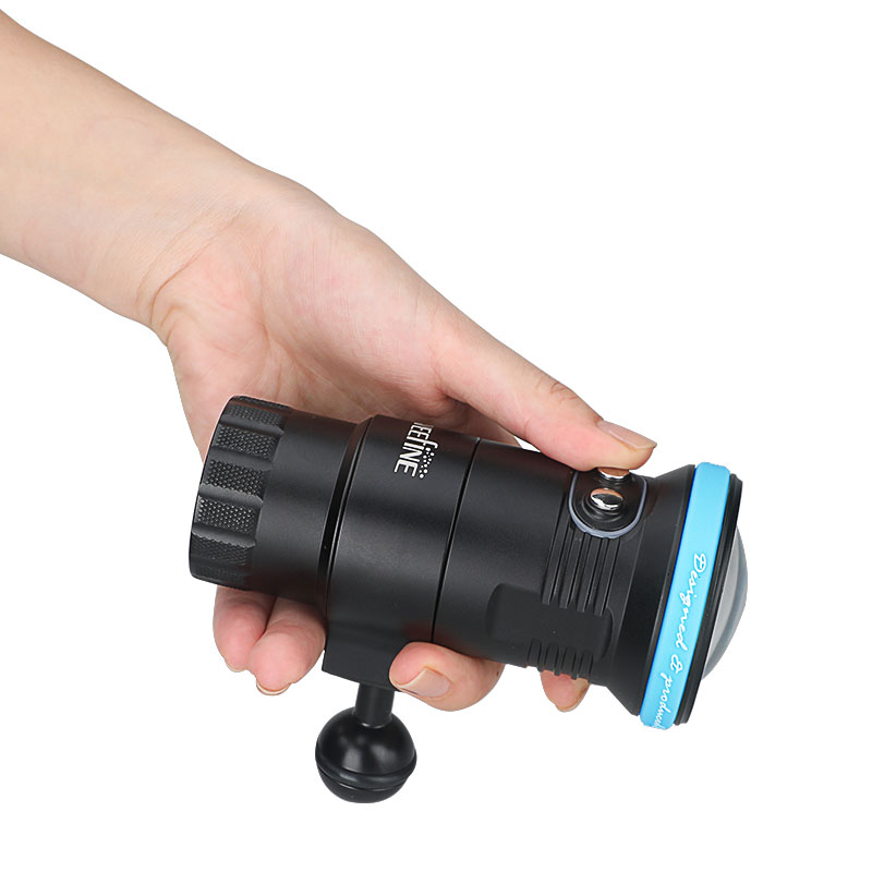 WEEFINE SolarFlare 4500 WF102  - Underwater Flashlight のレビューと価格